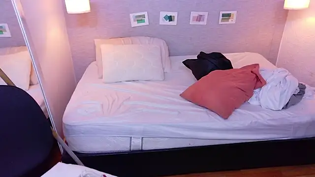 kiara evanss online show from April 24, 2026, 11:34 am