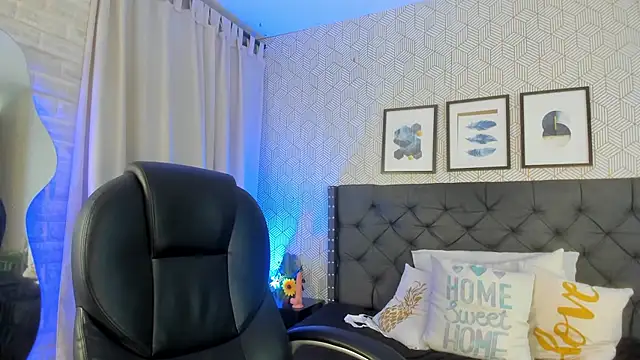 Snapshot of emma__smith1 chatting on March 11, 2025, 4:40 pm emma smith1 online show from March 11, 2025, 4:40 pm