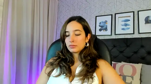 Snapshot of emma__smith1 chatting on February 13, 2025, 12:21 pm emma smith1 online show from February 13, 2025, 12:21 pm