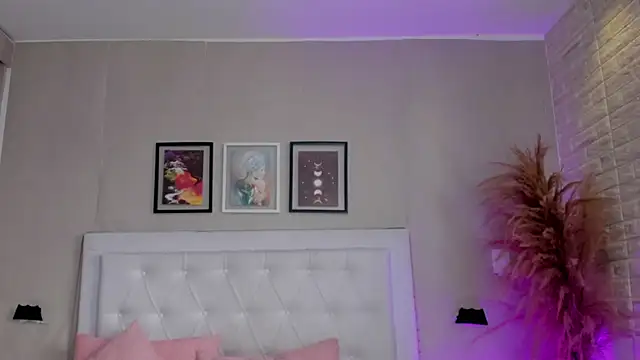 emma  smith1 online show from March 13, 2026, 12:54 pm