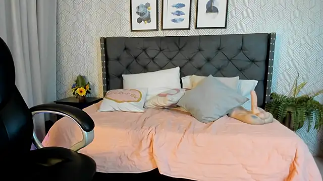 Snapshot of emma__smith1 chatting on February 19, 2025, 6:32 pm emma smith1 online show from February 19, 2025, 6:32 pm