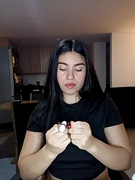 tara20  online show from October 12, 2025, 4:47 am