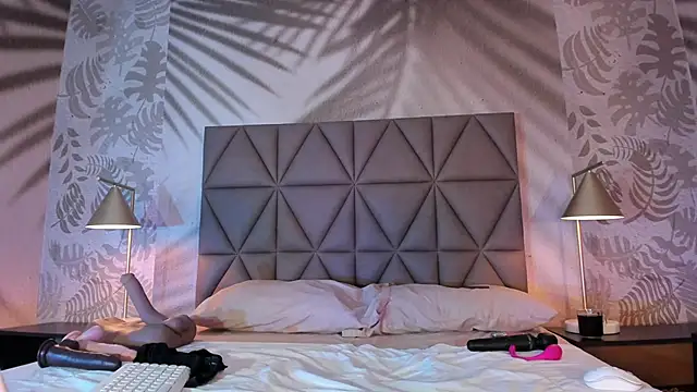 LIAH IZUMI online show from March 20, 2026, 1:23 pm