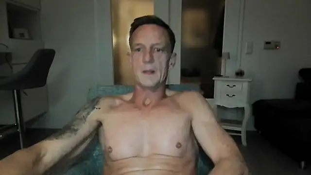 Snapshot of dirks71 chatting on October 21, 2025, 5:23 pm dirks71 online show from October 21, 2025, 5:23 pm