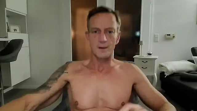 Snapshot of dirks71 chatting on November 10, 2025, 6:24 pm dirks71 online show from November 10, 2025, 6:24 pm