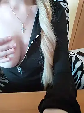 Snapshot of Elza_kom chatting on March 2, 2025, 8:48 am Elza kom online show from March 2, 2025, 8:48 am