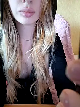 Snapshot of Elza_kom chatting on October 11, 2025, 2:45 am Elza kom online show from October 11, 2025, 2:45 am