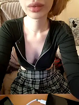 Elza kom online show from December 19, 2025, 6:27 am