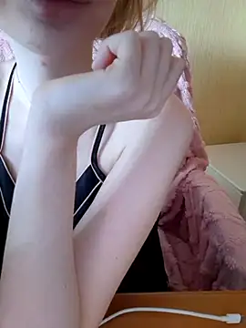 Snapshot of Elza_kom chatting on October 13, 2025, 2:35 am Elza kom online show from October 13, 2025, 2:35 am