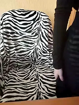 Snapshot of Elza_kom chatting on March 3, 2025, 8:19 am Elza kom online show from March 3, 2025, 8:19 am