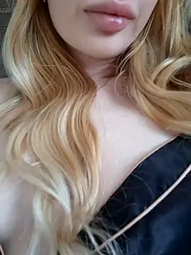 Snapshot of Elza_kom chatting on November 22, 2025, 8:13 am Elza kom online show from November 22, 2025, 8:13 am