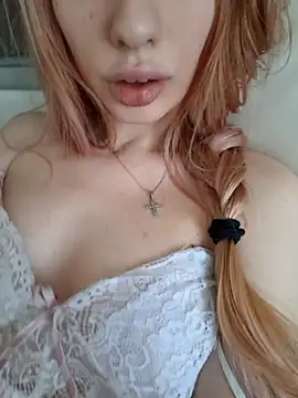 Snapshot of Elza_kom chatting on December 3, 2025, 6:47 am Elza kom online show from December 3, 2025, 6:47 am