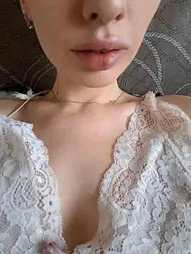 Snapshot of Elza_kom chatting on November 10, 2025, 6:07 am Elza kom online show from November 10, 2025, 6:07 am