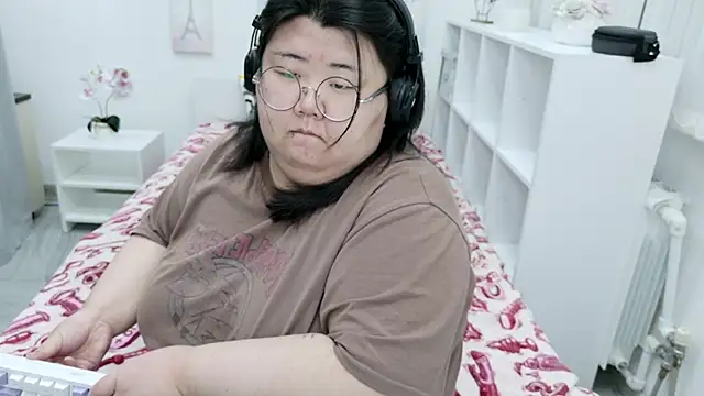 Nadine asian online show from February 19, 2026, 4:09 am