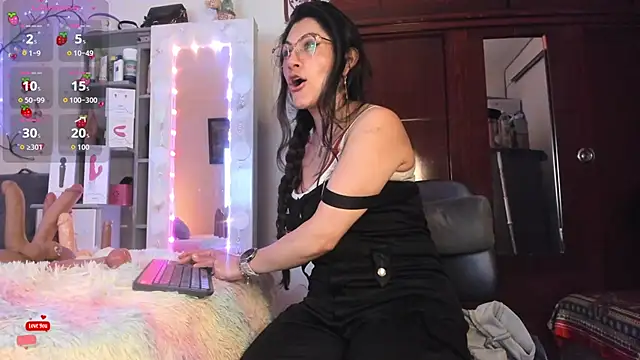 Rapunzeell  online show from March 18, 2026, 10:21 pm