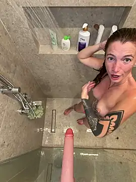 Laurahorney xo online show from November 16, 2025, 10:42 am