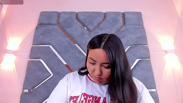 LucciaPorter online show from November 21, 2025, 9:25 pm