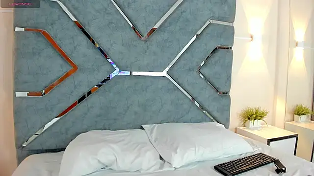 LucciaPorter online show from December 15, 2025, 9:09 pm