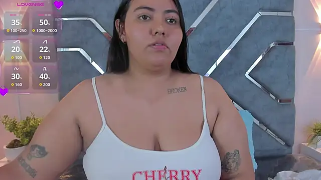 LucciaPorter online show from May 29, 2026, 2:01 pm
