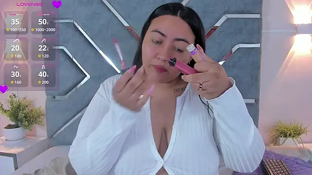 LucciaPorter online show from May 28, 2026, 1:39 pm