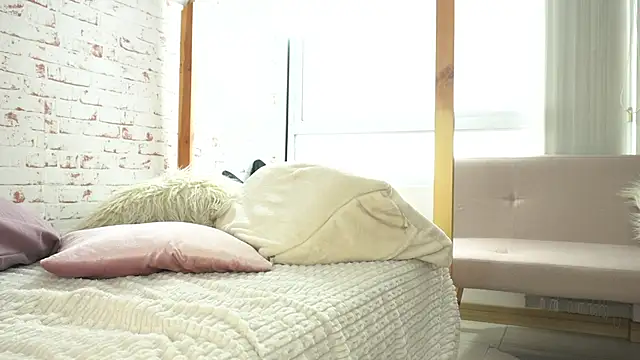 Sofhia cruz online show from April 6, 2026, 8:43 pm