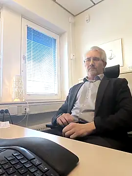 Snapshot of tom-swede chatting on March 30, 2026, 2:40 pm tom-swede online show from March 30, 2026, 2:40 pm