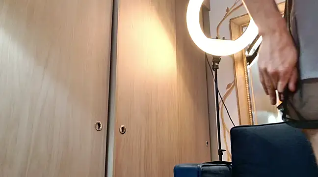 enzo herrera01 online show from February 27, 2025, 5:51 am