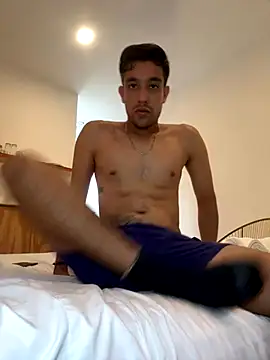 Magicerosxx69 online show from October 10, 2025, 9:37 pm