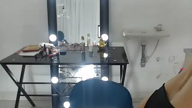 keyla-sensual online show from February 9, 2025, 11:04 pm