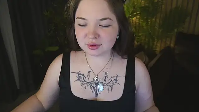 RosieMoons online show from November 24, 2025, 8:20 pm