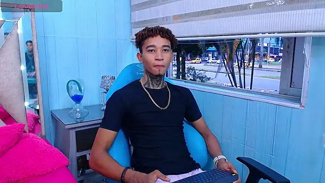 sexy blacks  online show from March 7, 2025, 11:29 am