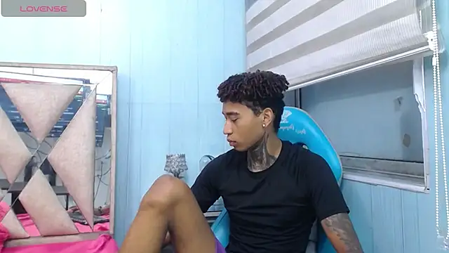 sexy blacks  online show from September 24, 2025, 11:39 am