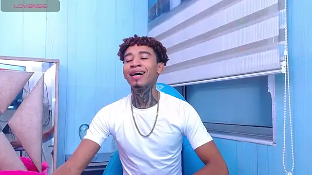 sexy blacks  online show from March 12, 2025, 11:32 am