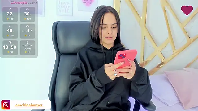 ChloeHarper  online show from October 17, 2025, 7:04 pm