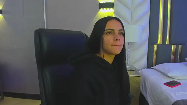 ChloeHarper  online show from February 13, 2026, 11:21 am