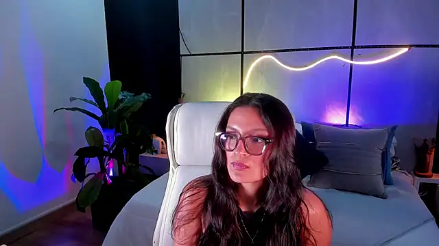 Gia Mazzon online show from December 3, 2025, 3:22 pm