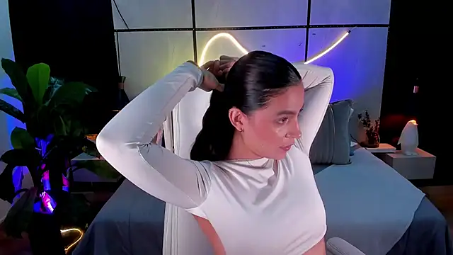 Gia Mazzon online show from October 10, 2025, 5:03 pm