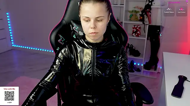 Snapshot of Latex_Kitty chatting on February 18, 2026, 2:57 pm Latex Kitty online show from February 18, 2026, 2:57 pm