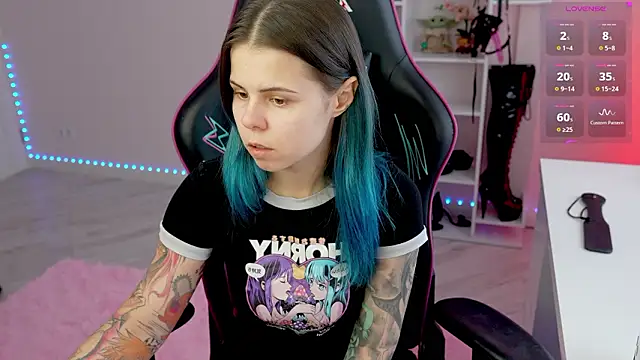 Snapshot of Latex_Kitty chatting on February 3, 2026, 12:43 pm Latex Kitty online show from February 3, 2026, 12:43 pm