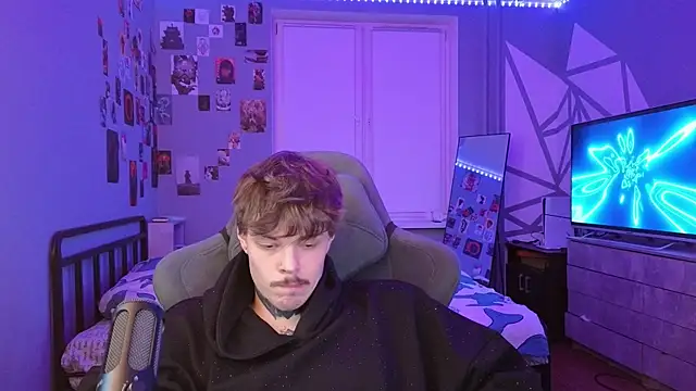 DENIS HERE online show from February 6, 2025, 8:45 pm