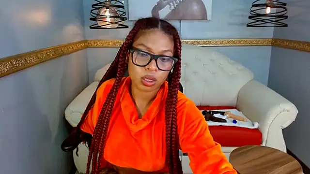 Naomi Tylers online show from November 1, 2025, 10:25 pm