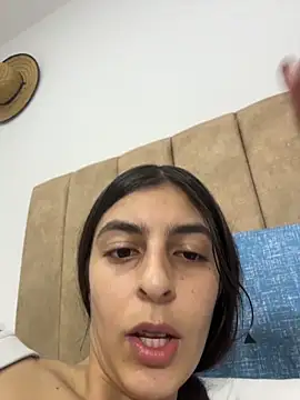 cristel 17 online show from April 12, 2026, 2:48 am