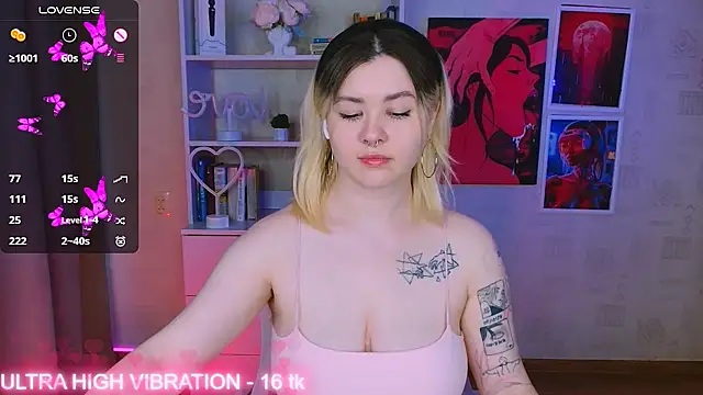 Snapshot of cutie_mili chatting on February 24, 2025, 10:15 am cutie mili online show from February 24, 2025, 10:15 am
