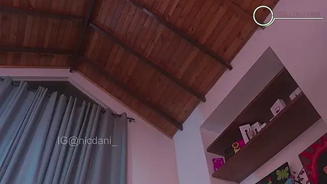 nicdani 1 online show from September 9, 2025, 12:43 am