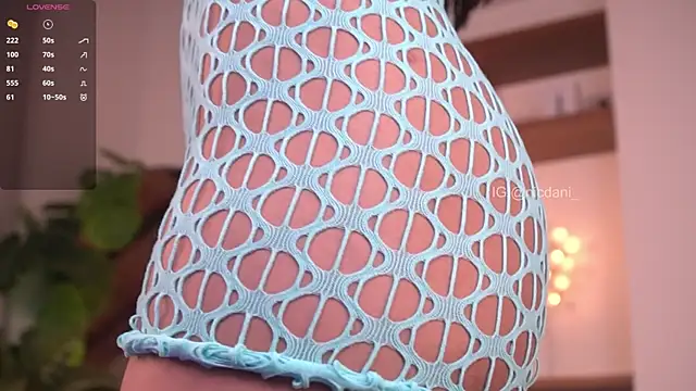 nicdani 1 online show from February 8, 2025, 9:46 am