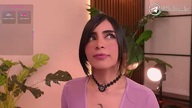 nicdani 1 online show from October 19, 2025, 12:46 am