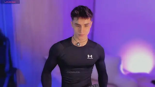 Snapshot of thomklein chatting on February 6, 2026, 7:32 pm thomklein online show from February 6, 2026, 7:32 pm