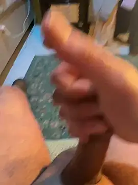 azginnn35 online show from April 17, 2026, 11:07 pm