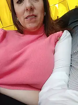 Mia Novikov online show from May 28, 2026, 5:52 pm