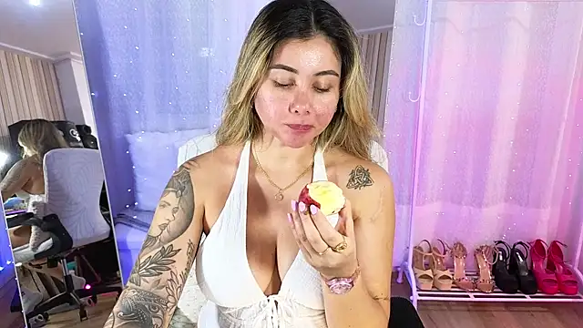 Tawny cox online show from November 17, 2025, 10:52 am